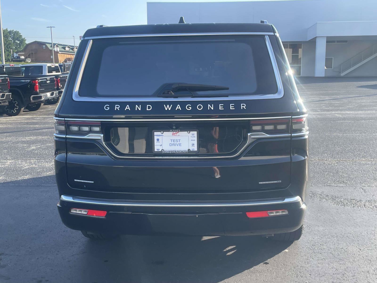 Used 2022 Jeep Grand Wagoneer Series II w/ Premium Group II AWD/4WD image 4