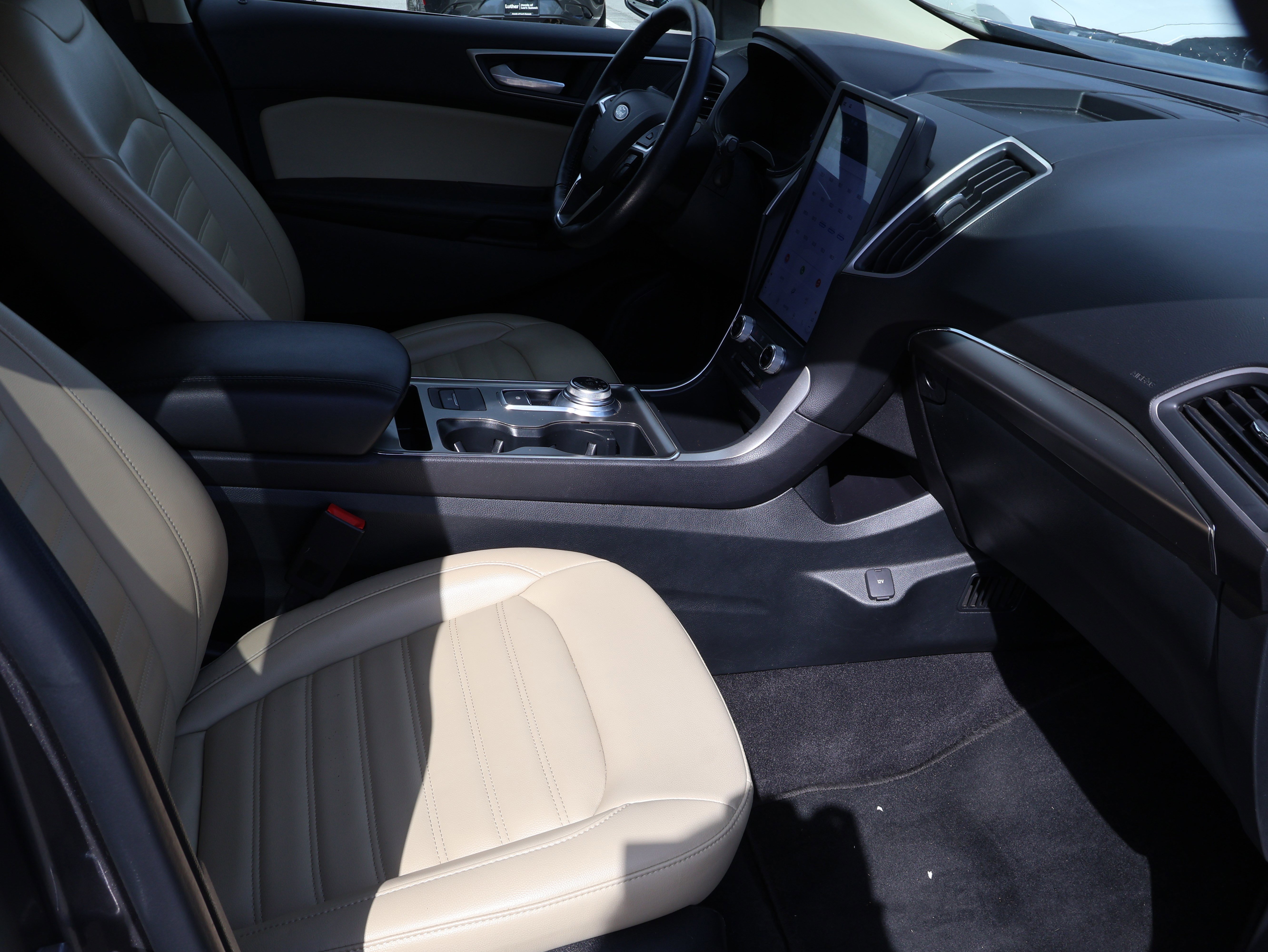 Used 2022 Ford Edge SEL image 11