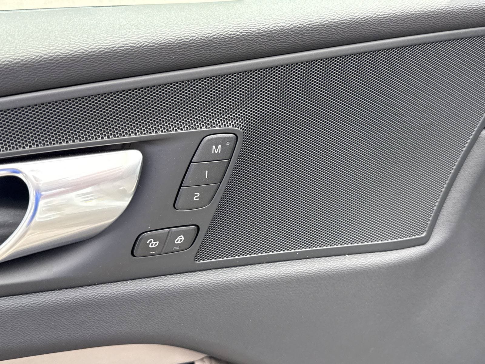 New 2026 Volvo XC60 T8 Plus w/ Protection Package Premier AWD/4WD image 12