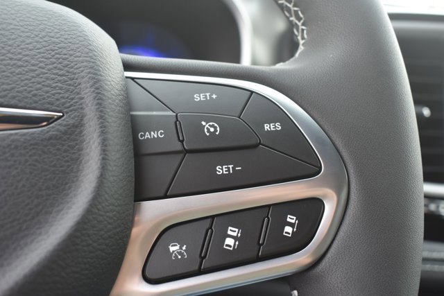 New 2026 Chrysler Pacifica Select image 22