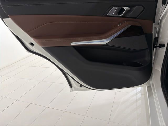 Used 2026 BMW X7 xDrive40i w/ Premium Package image 15