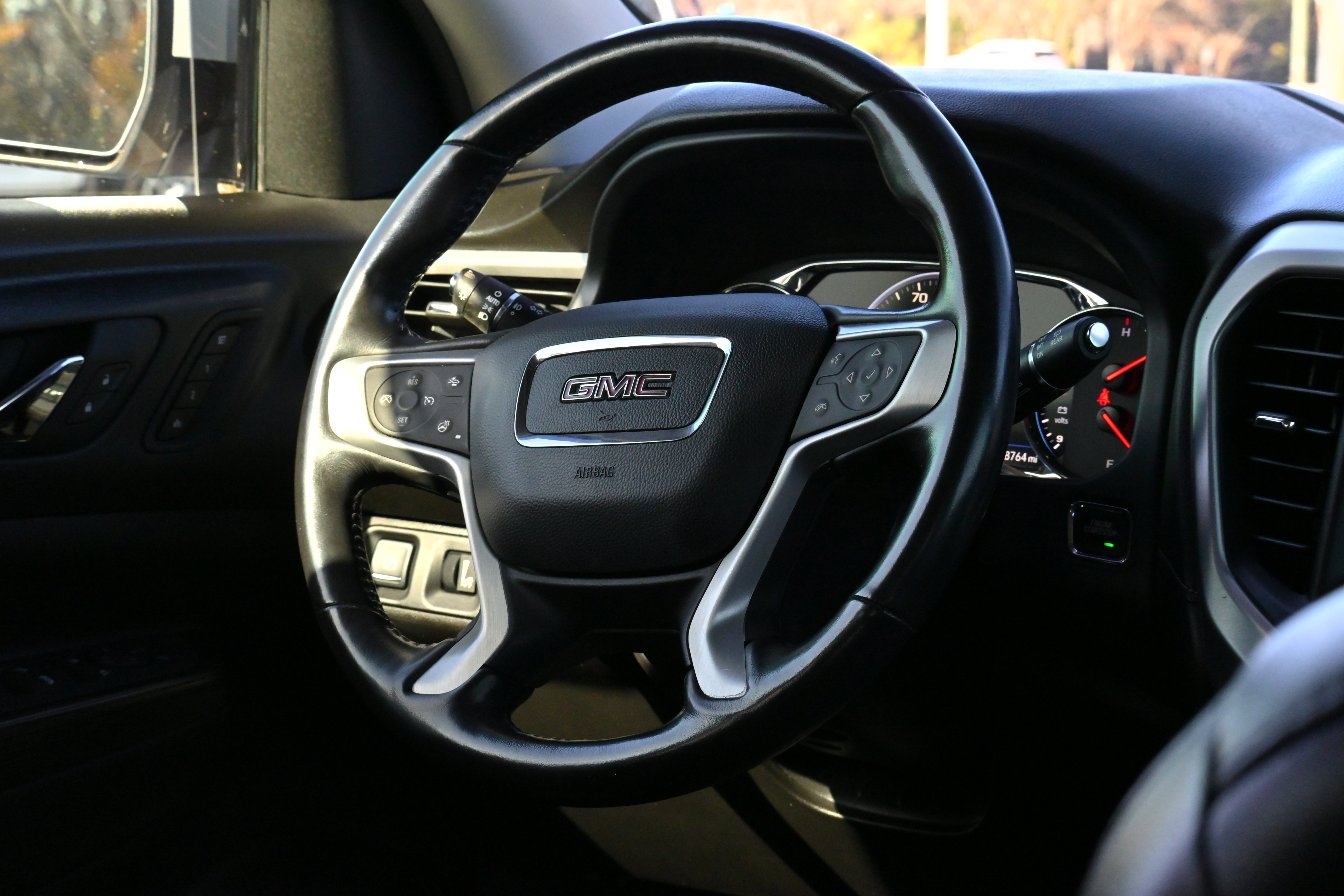 Used 2022 GMC Acadia SLT w/ Technology Package image 22