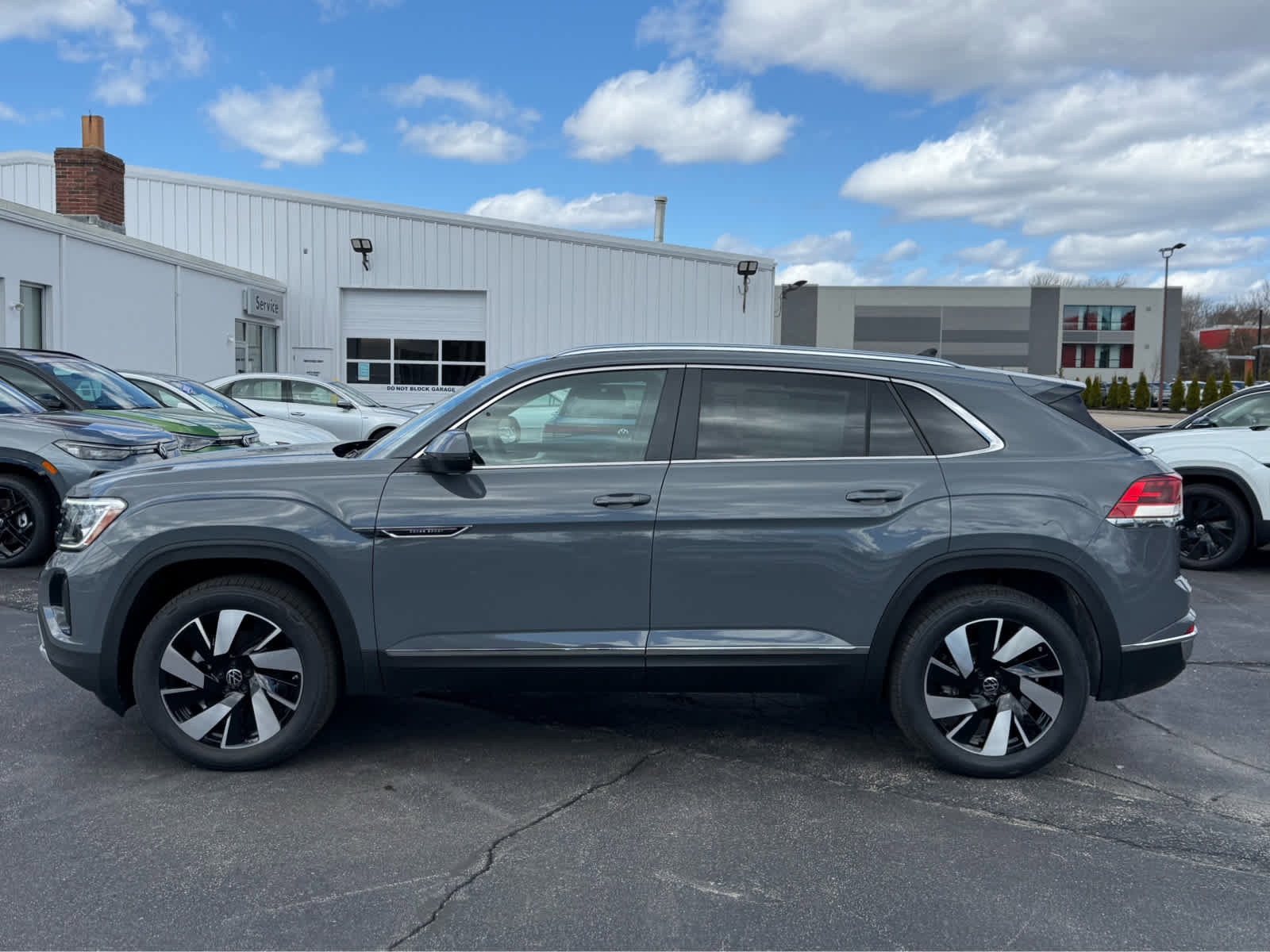 New 2026 Volkswagen Atlas Cross Sport SEL image 4