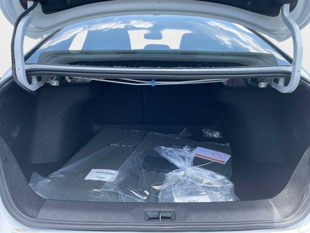 New 2026 Nissan Sentra SR w/ SR Premium Package FWD image 10