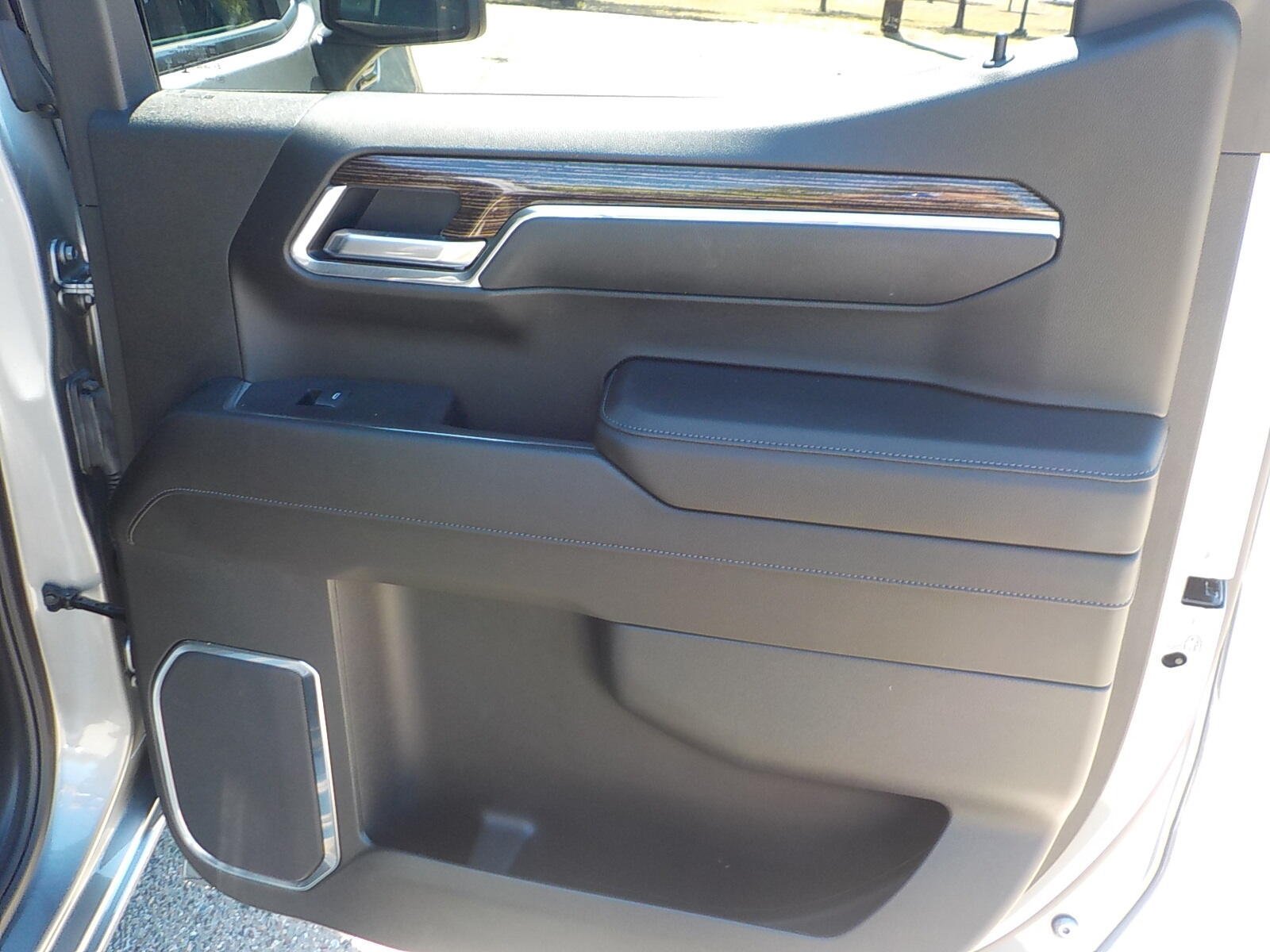 Used 2025 GMC Sierra 1500 Elevation w/ Preferred Package AWD/4WD image 16