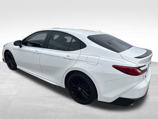 Used 2025 Toyota Camry SE image 3