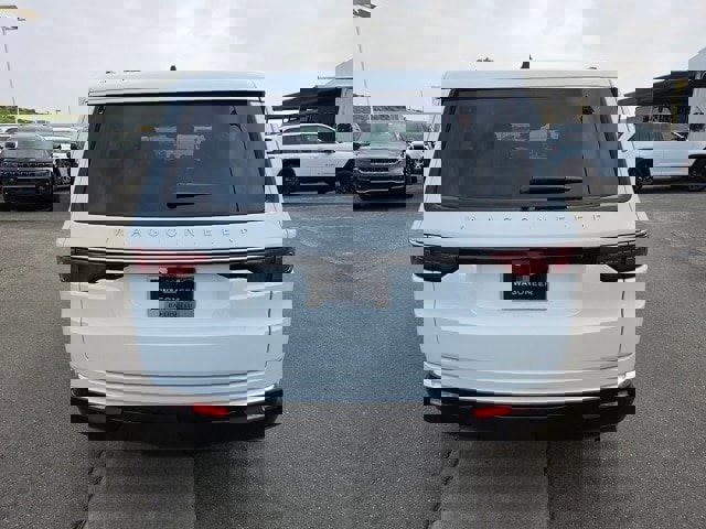 New 2025 Jeep Wagoneer L Series III w/ Premium Group I image 7