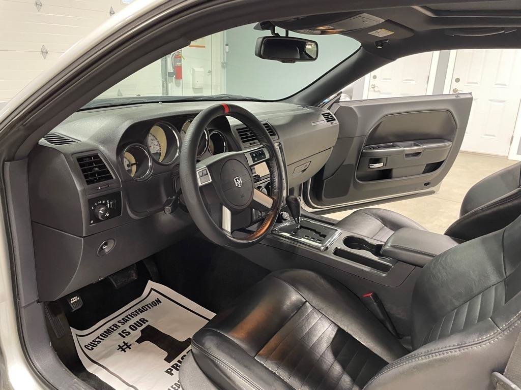 Used 2010 Dodge Challenger R/T RWD image 9