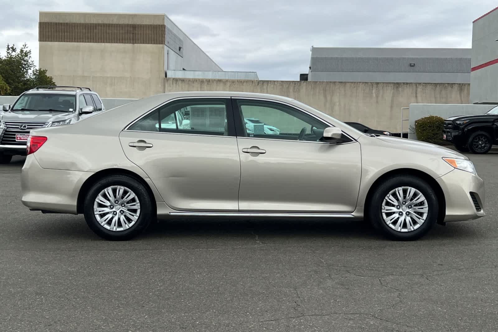 Used 2013 Toyota Camry LE FWD image 6
