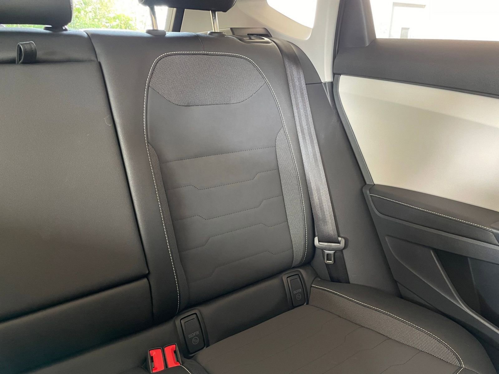 Used 2025 Volkswagen Taos SE image 31