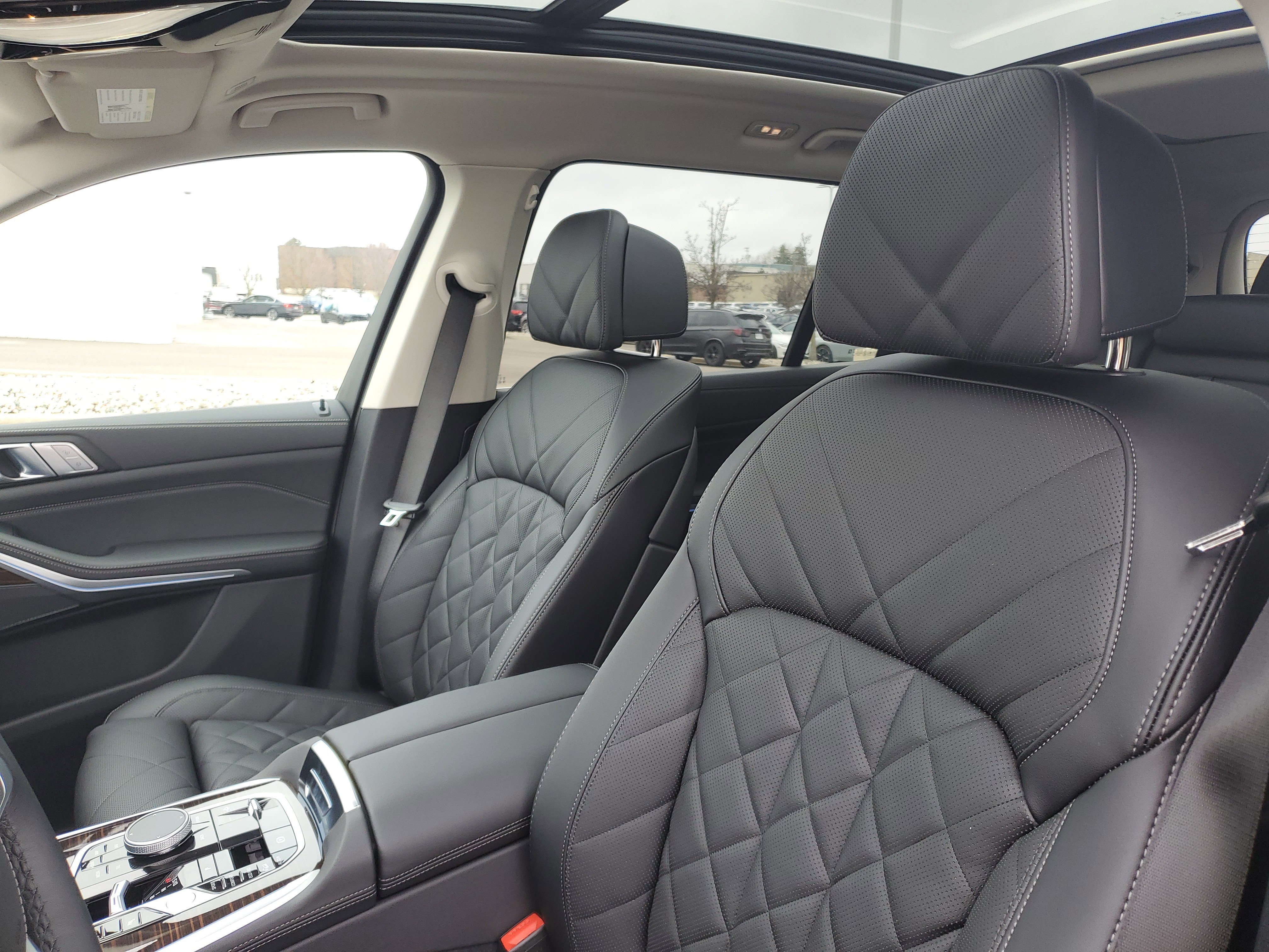 New 2026 BMW X7 xDrive40i w/ Climate Comfort Package image 7