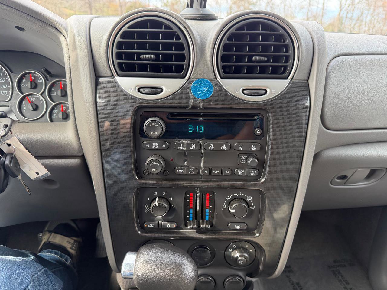 Used 2005 GMC Envoy SLE image 13