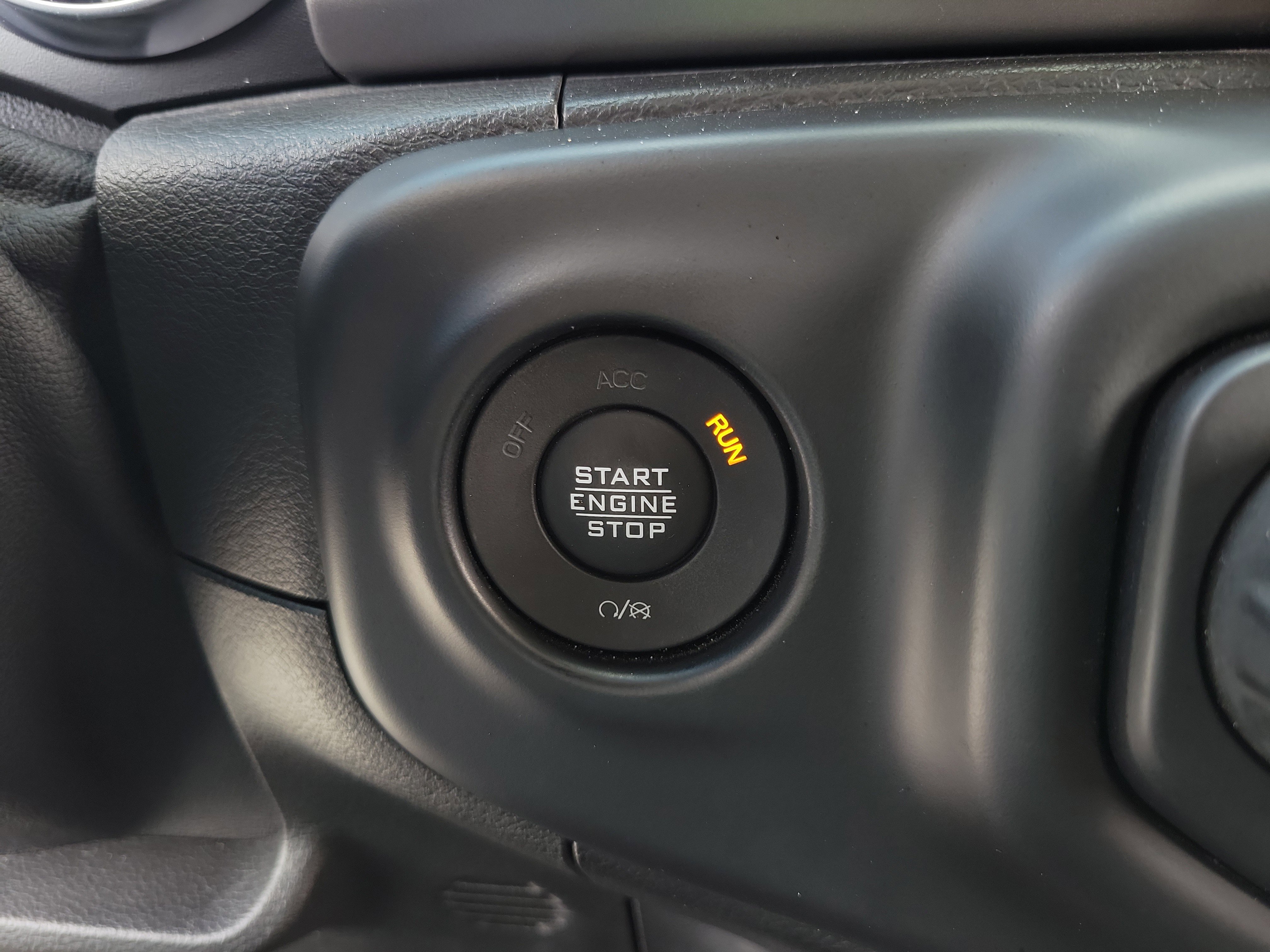 Used 2021 Jeep Gladiator Sport image 35