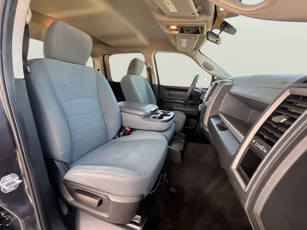 Used 2018 RAM 1500 Express RWD image 41