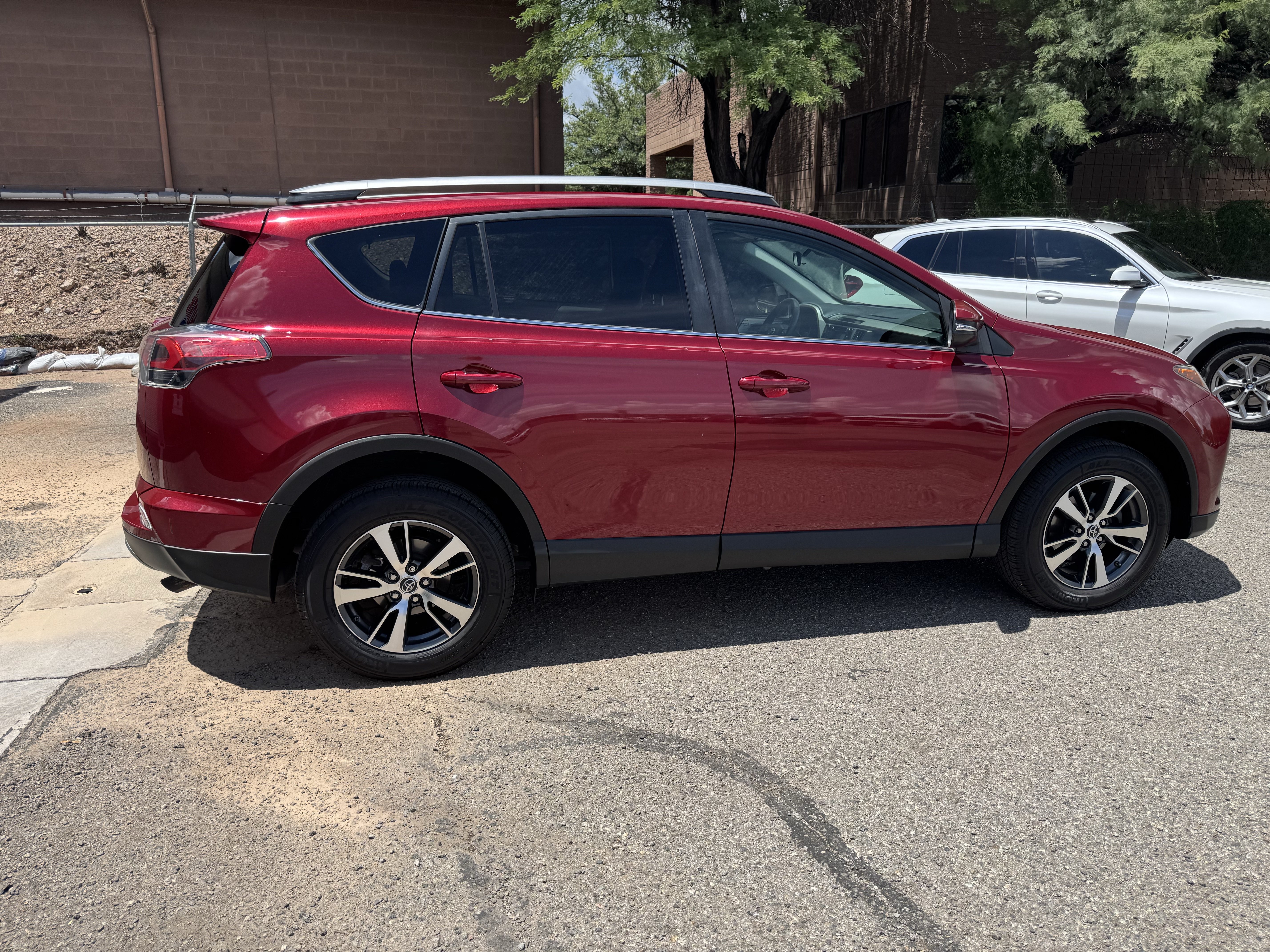 Used 2018 Toyota RAV4 XLE AWD/4WD image 8