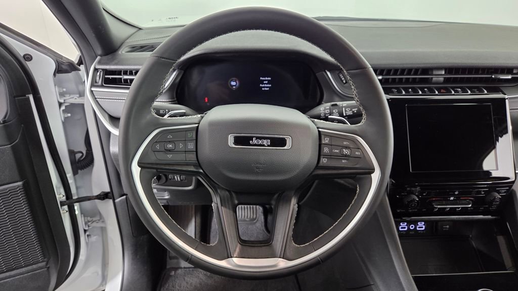 Used 2023 Jeep Grand Cherokee L Laredo image 17