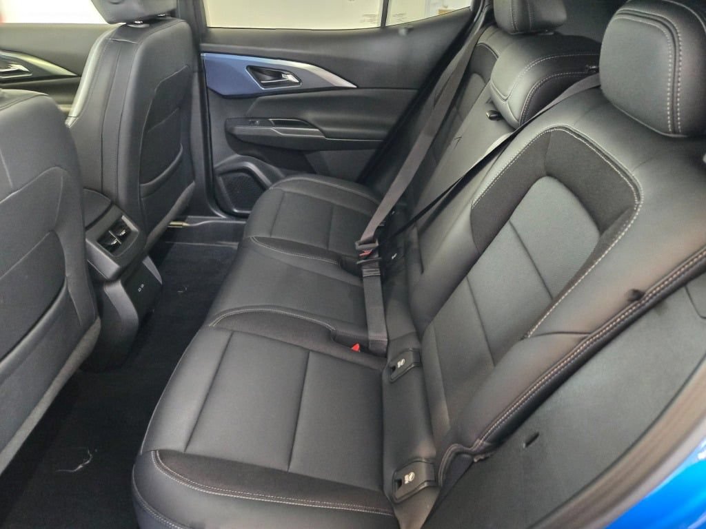 Certified 2024 Chevrolet Equinox EV LT FWD image 17