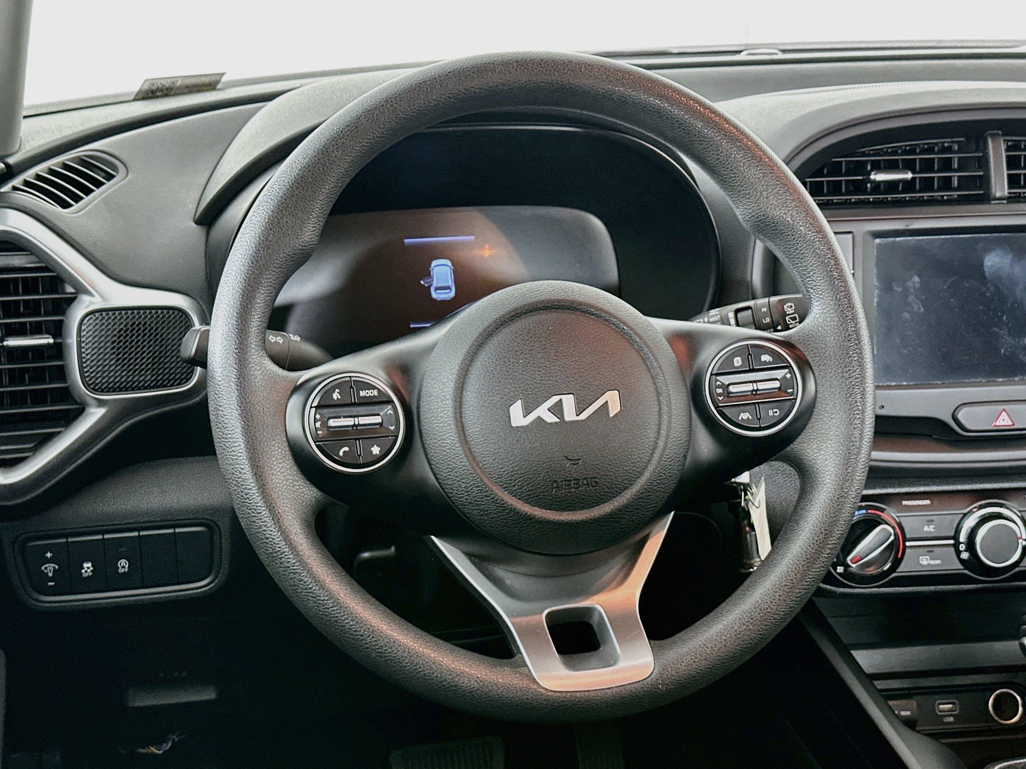 Used 2025 Kia Soul LX w/ LX Technology Package FWD image 18