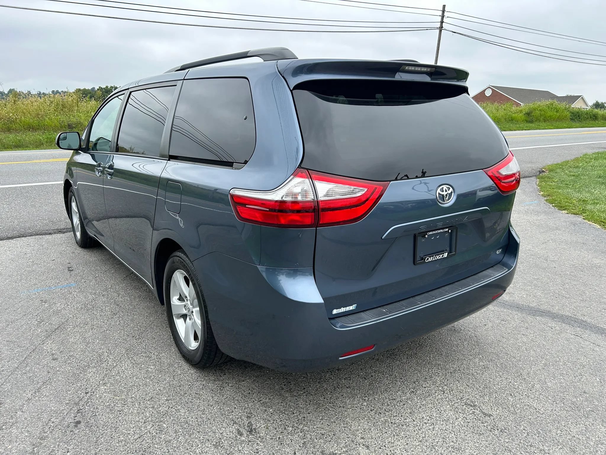 Used 2017 Toyota Sienna LE FWD image 6
