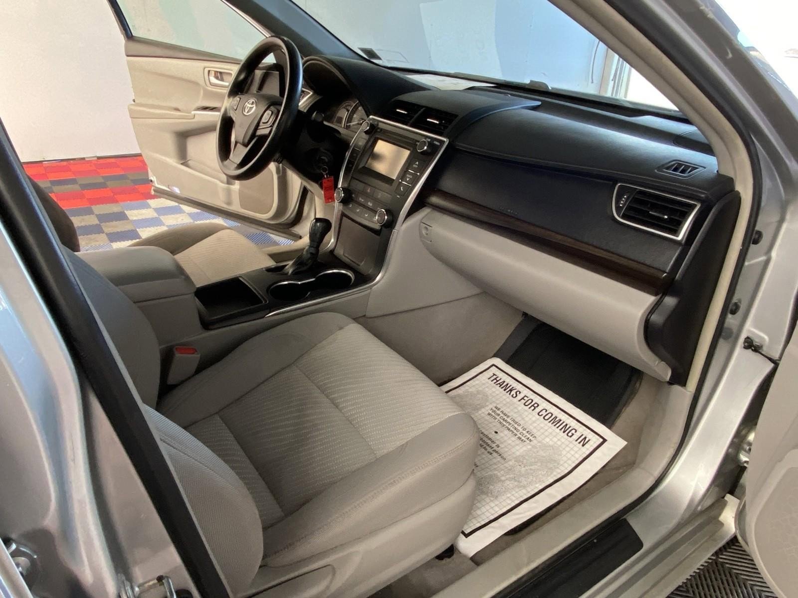 Used 2015 Toyota Camry LE FWD image 8