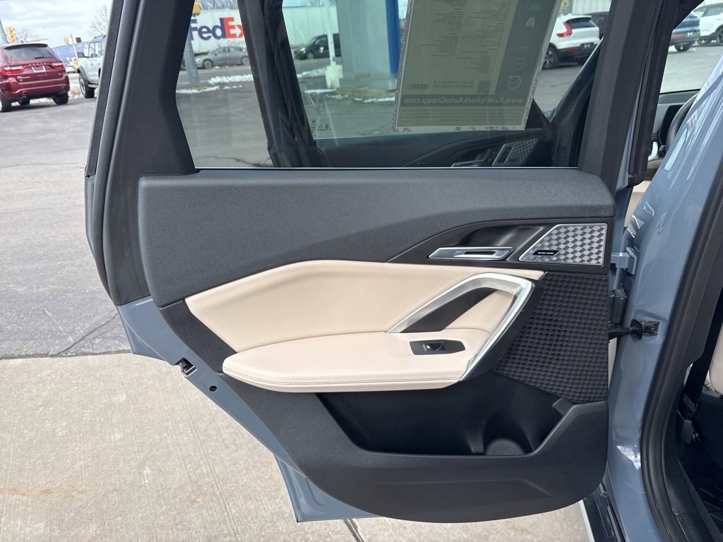 Used 2025 BMW X1 xDrive28i w/ Technology Package image 32