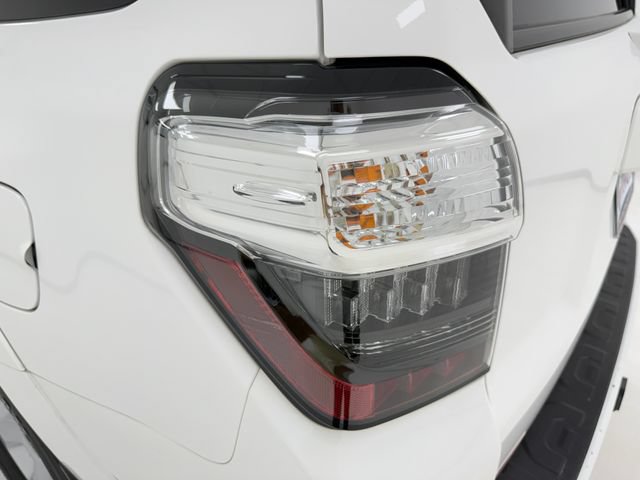 Used 2023 Toyota 4Runner SR5 AWD/4WD image 36