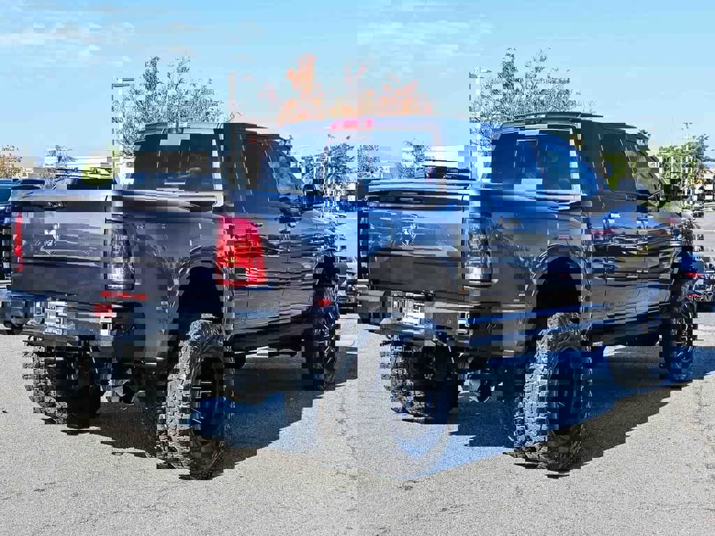 Used 2017 RAM 3500 SLT w/ Luxury Group image 4