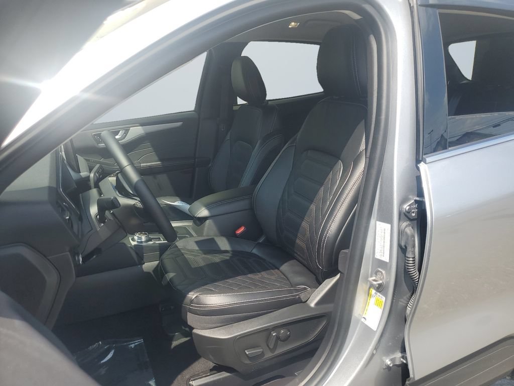 Used 2023 Ford Escape SE w/ PHEV Premium Package FWD image 9