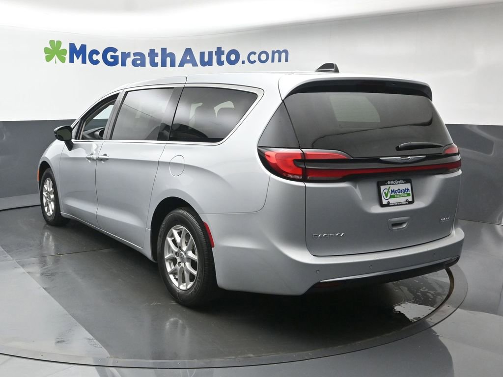 Used 2024 Chrysler Pacifica Touring-L image 13