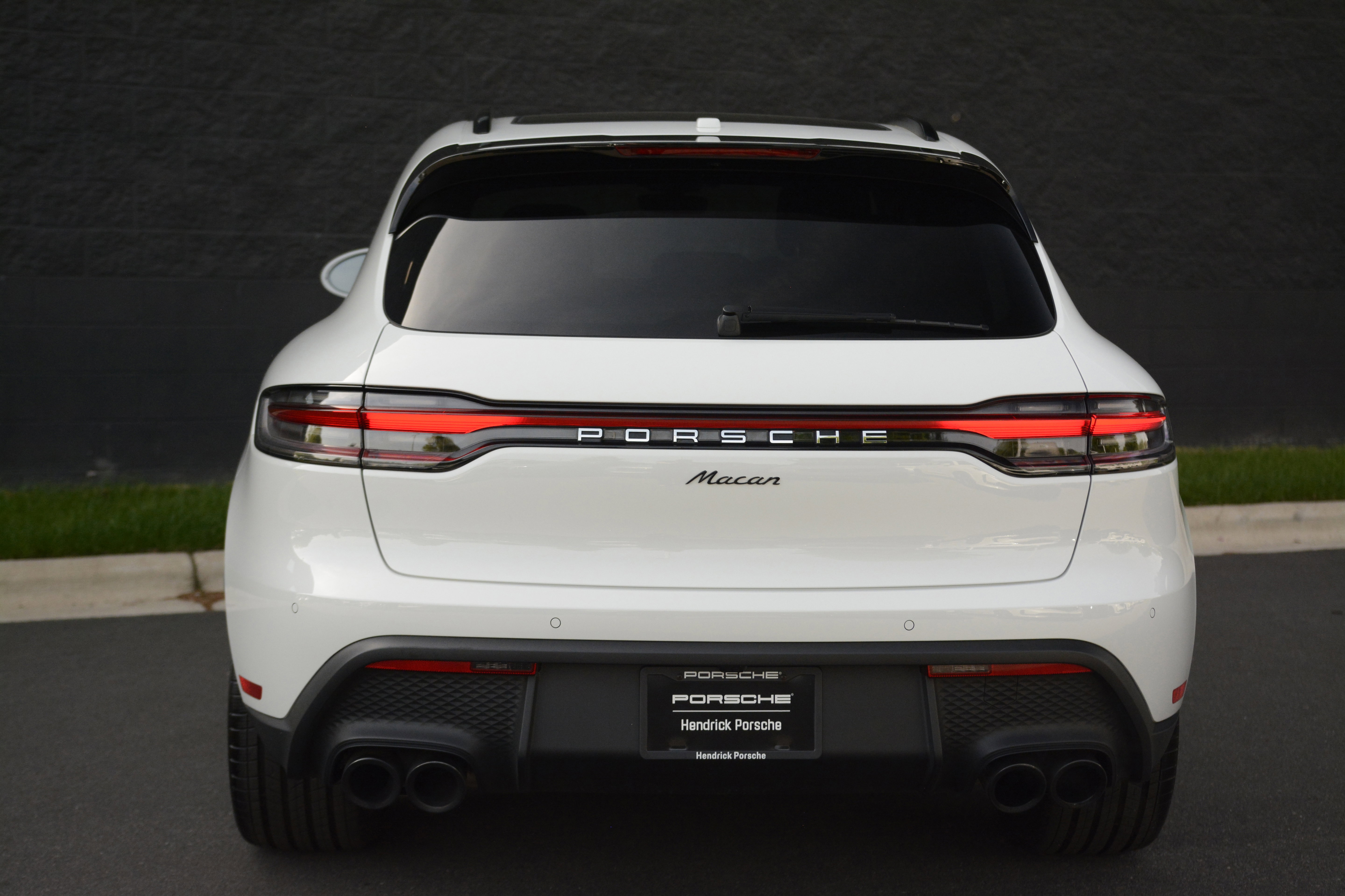 Certified 2026 Porsche Macan AWD/4WD image 6