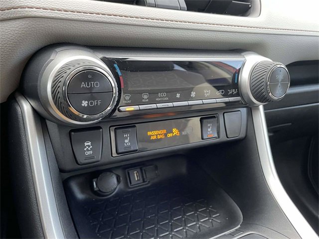 Used 2021 Toyota RAV4 XLE w/ XLE Grade Weather Package image 28