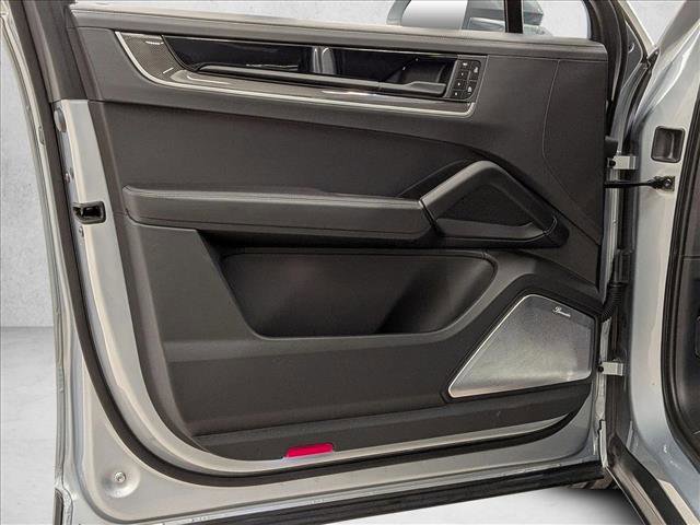 Used 2024 Porsche Cayenne Turbo image 13