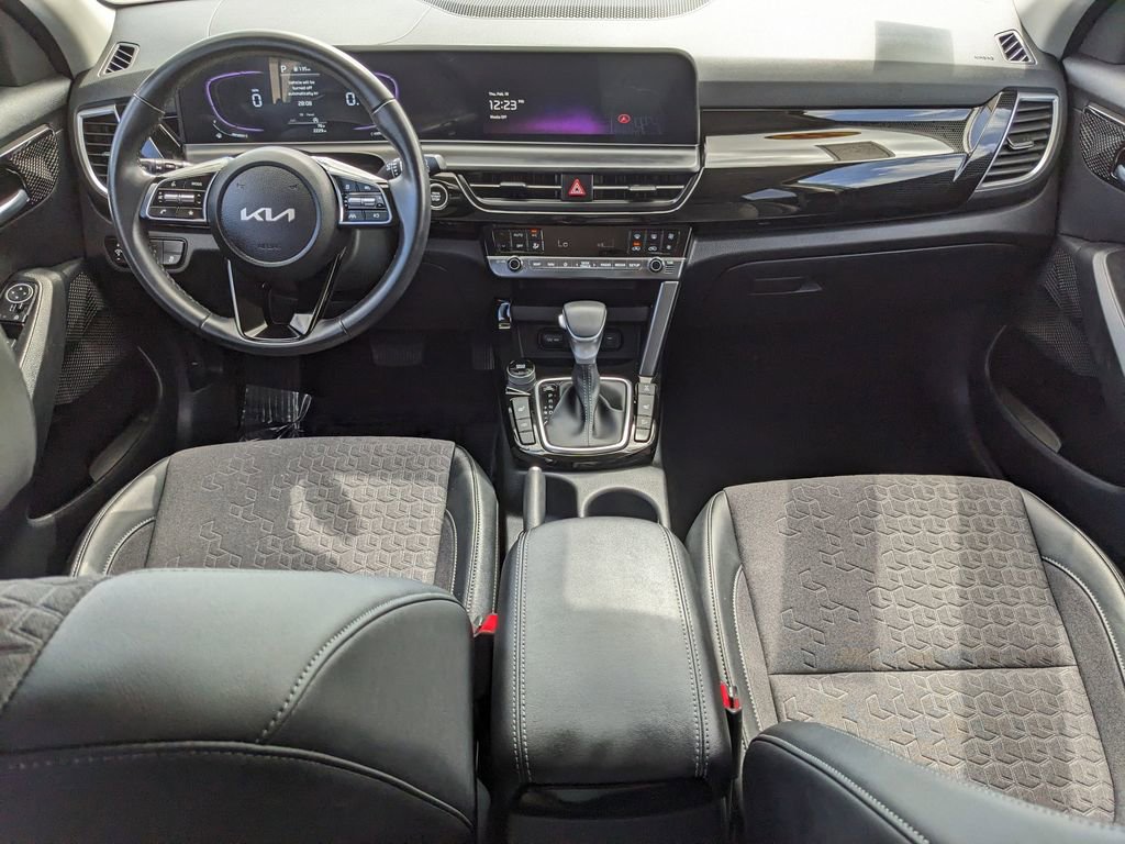 Certified 2025 Kia Seltos S image 14