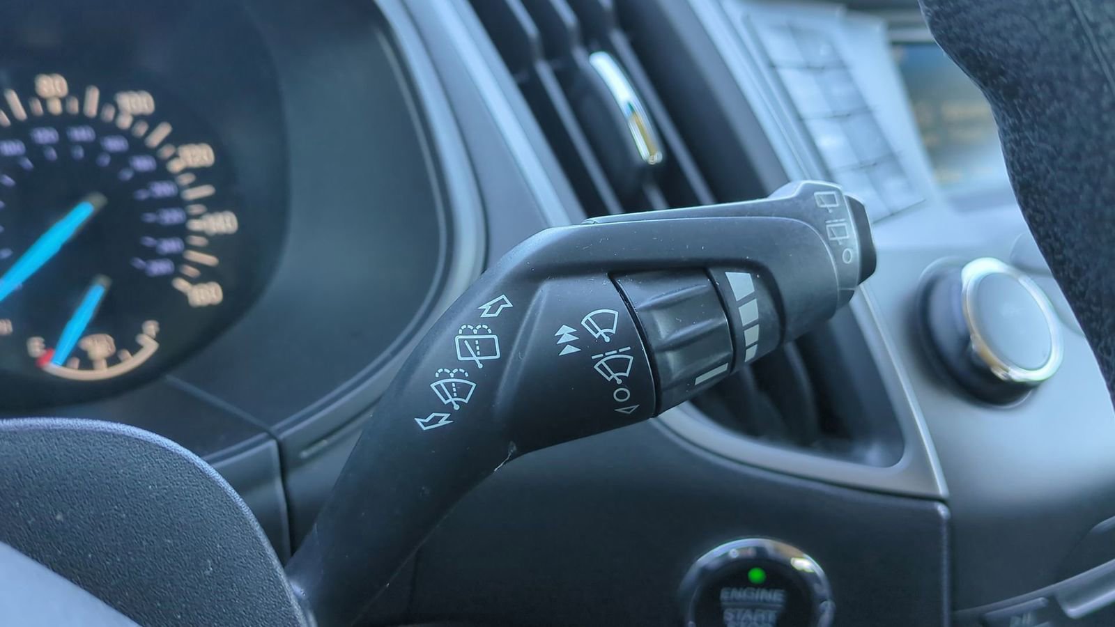 Used 2018 Ford Edge SE image 24