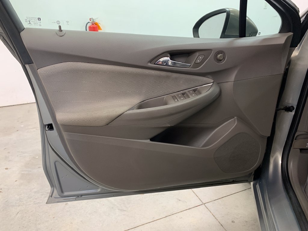 Used 2018 Chevrolet Cruze LT FWD image 17