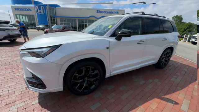 Used 2024 Lexus TX 500h AWD w/ Technology Package image 7