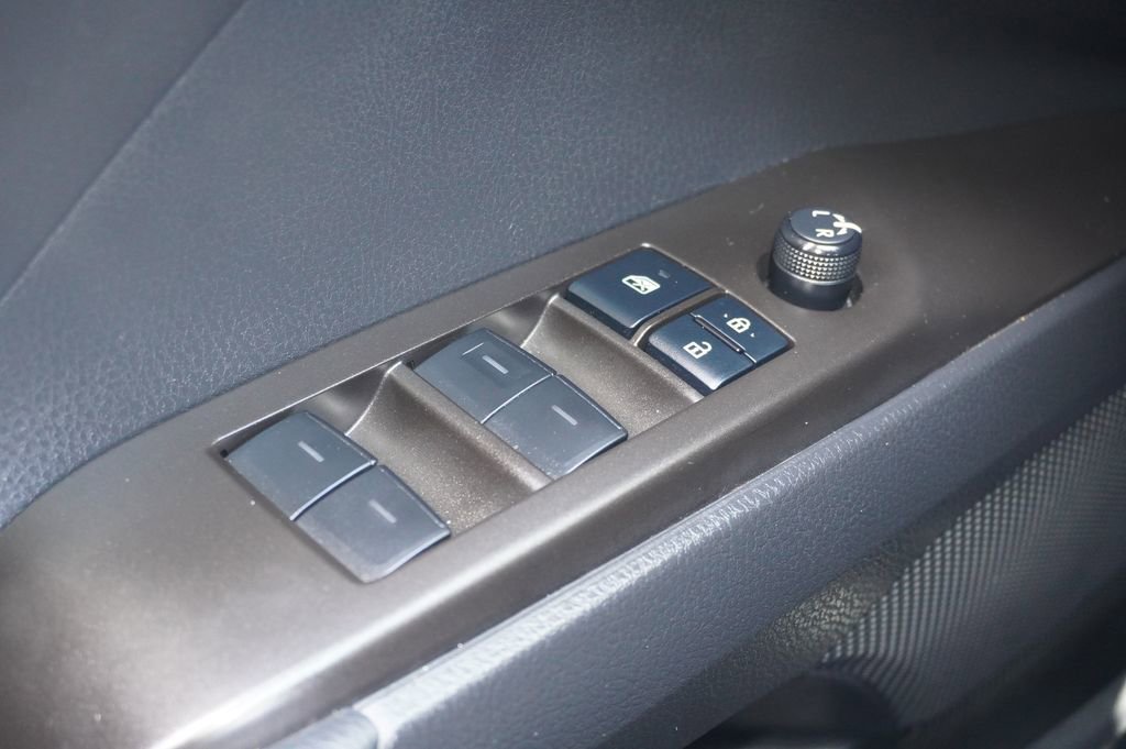 Used 2022 Toyota Camry SE w/ Convenience Package FWD image 13