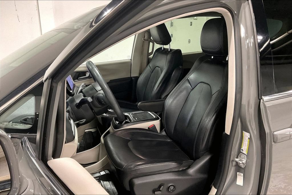 Used 2022 Chrysler Pacifica Touring-L FWD image 31