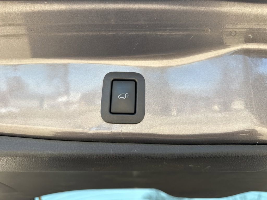 Used 2017 Toyota Highlander XLE image 17