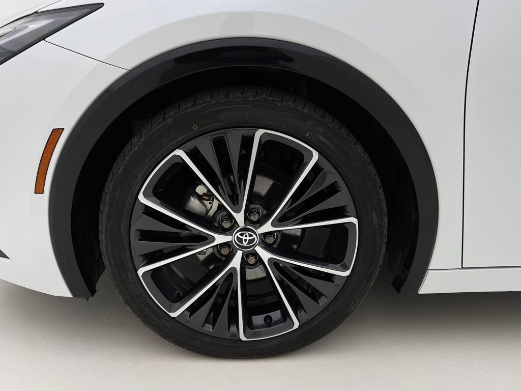 Used 2025 Toyota Prius XLE image 29