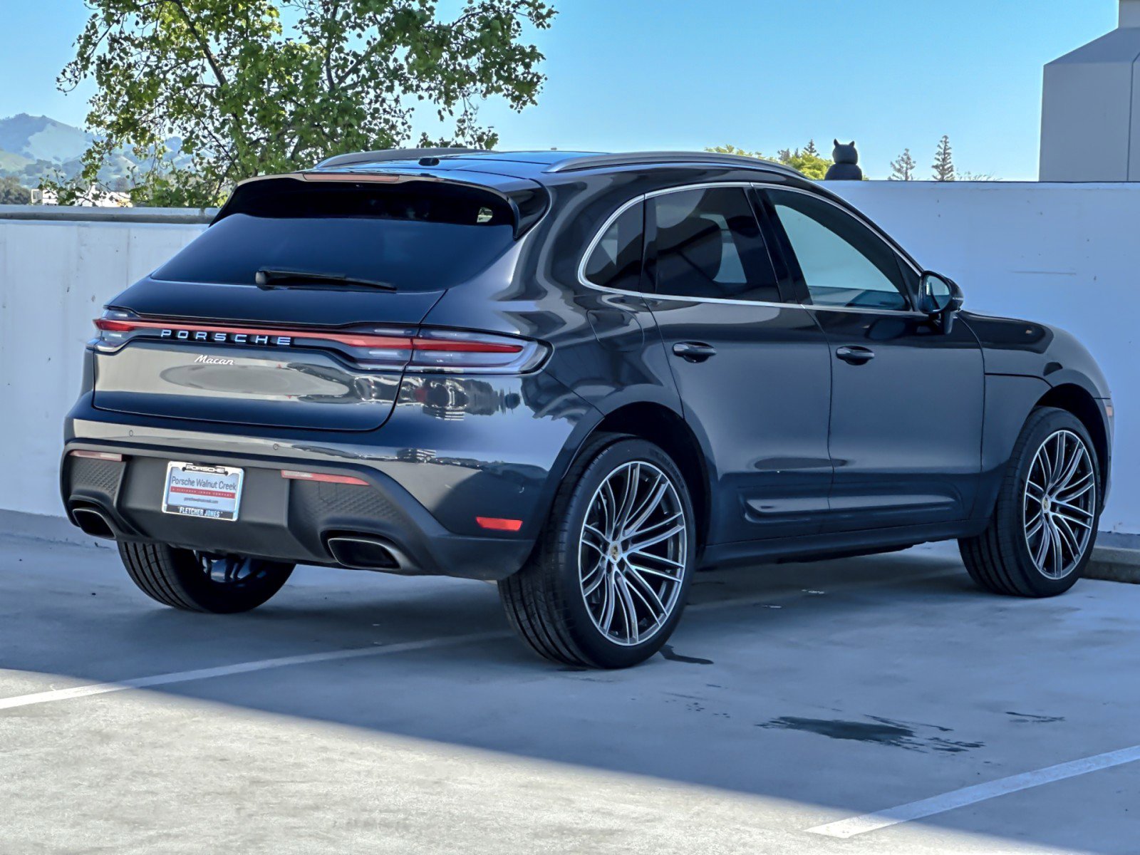 Certified 2025 Porsche Macan image 8