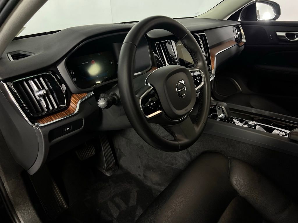 Used 2025 Volvo S60 B5 Plus image 22