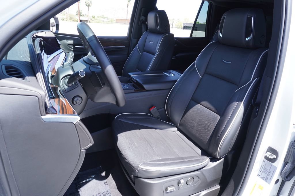 Used 2022 Cadillac Escalade Premium Luxury w/ Performance Package AWD/4WD image 15
