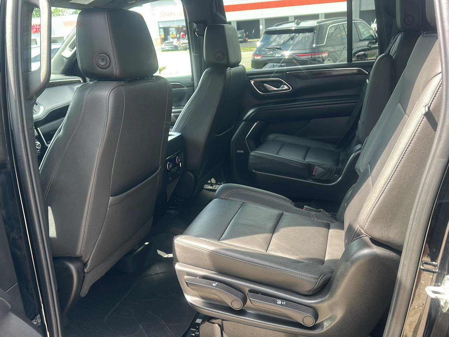 Used 2023 Chevrolet Suburban Z71 w/ Luxury Package AWD/4WD image 23