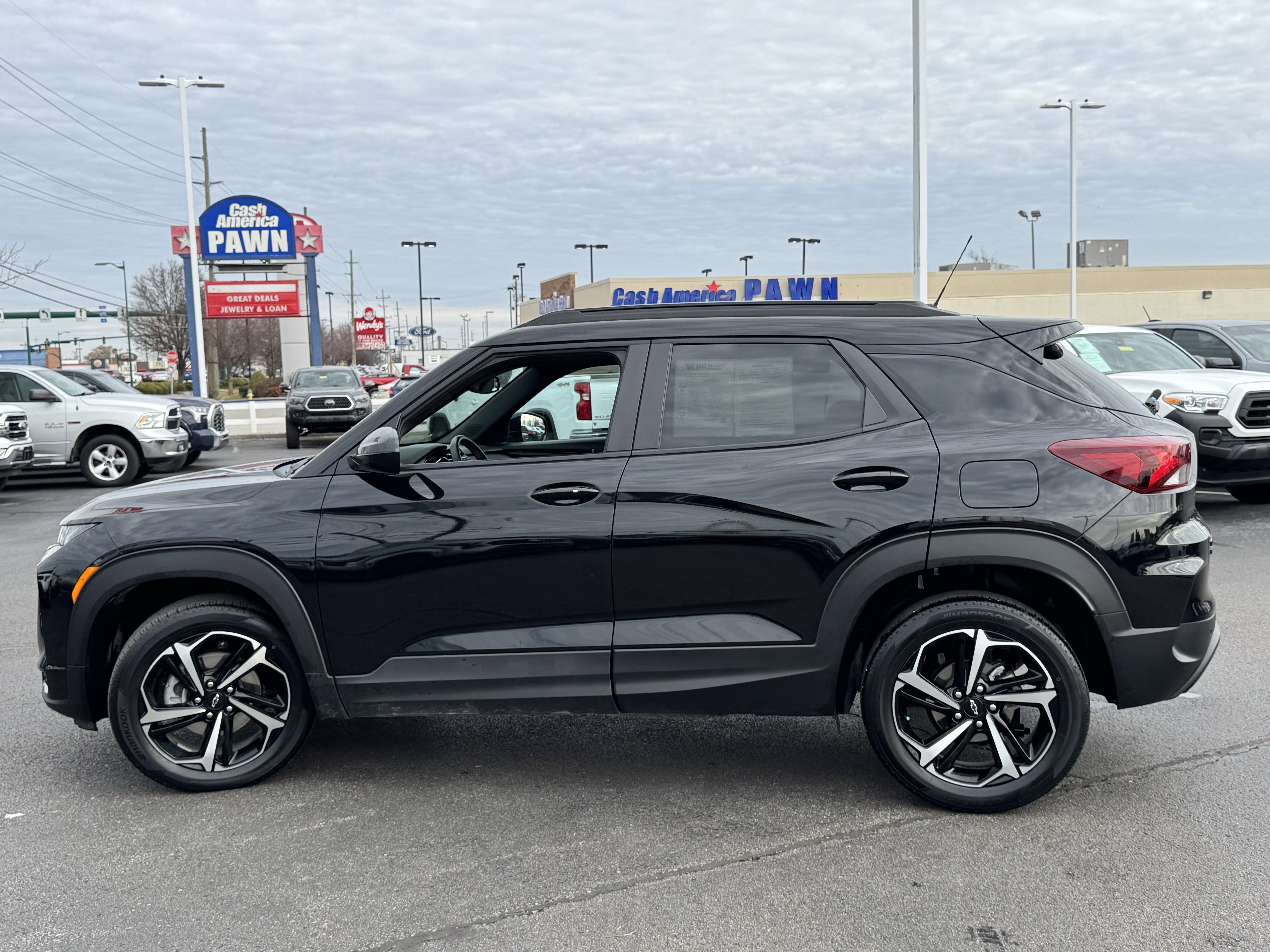 Used 2023 Chevrolet TrailBlazer RS w/ Convenience Package image 16