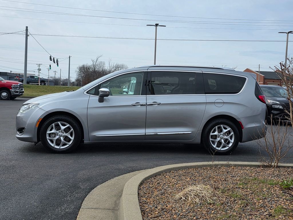 Used 2020 Chrysler Pacifica Limited image 8