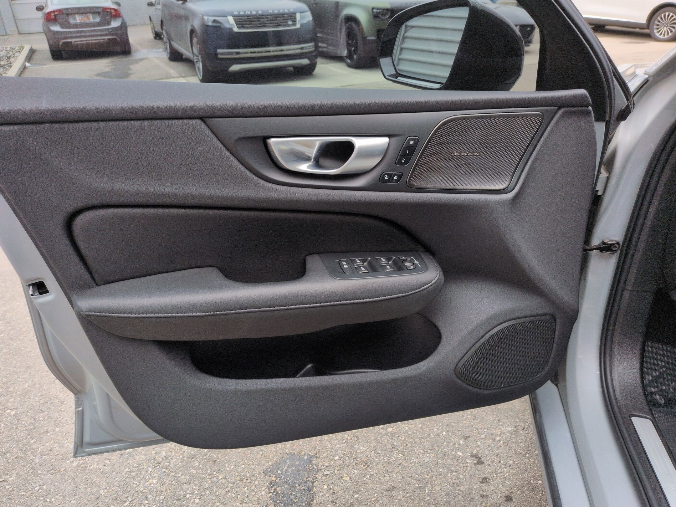 Used 2025 Volvo S60 T8 Plus image 12