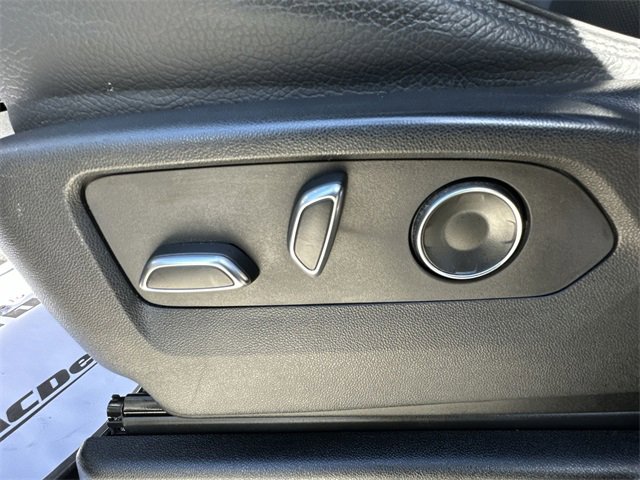 Used 2023 GMC Yukon Denali w/ Denali Reserve Package image 4