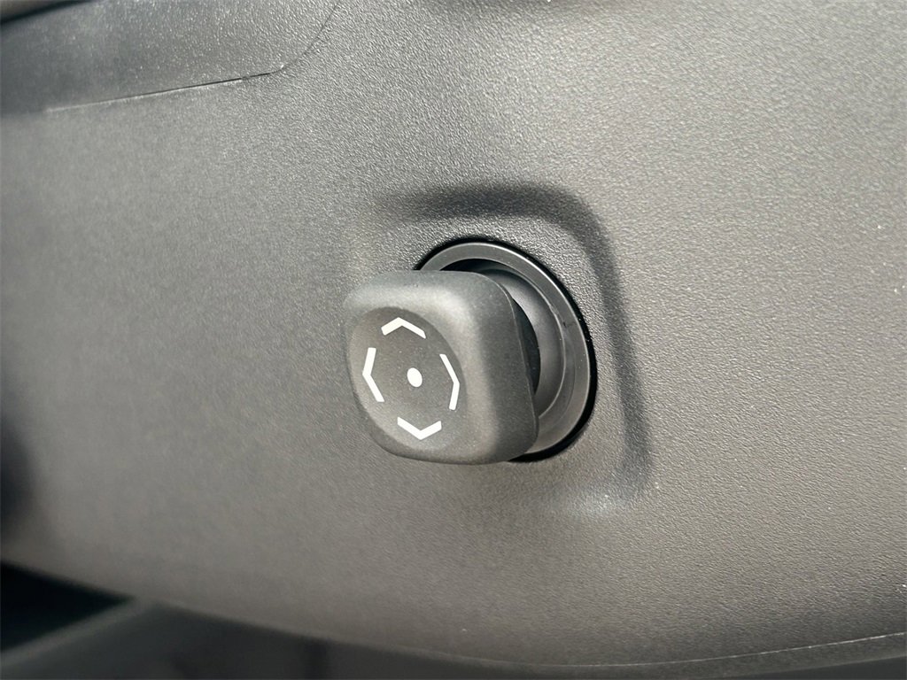 Used 2026 Toyota Sienna Limited image 33