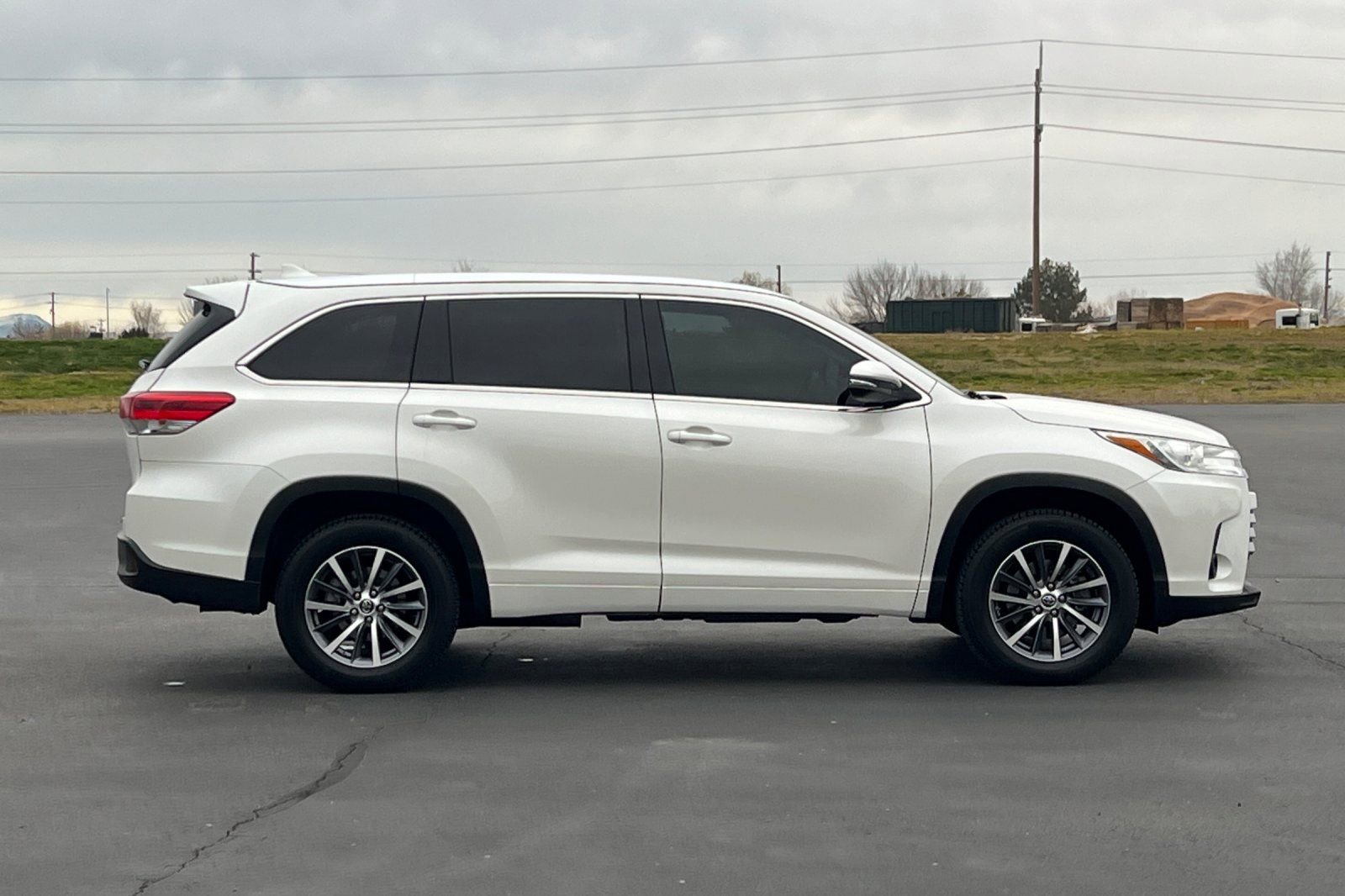 Used 2018 Toyota Highlander XLE FWD image 3